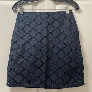 Beautiful Brooks Brothers size 2 navy blue, lined open lace knit skirt